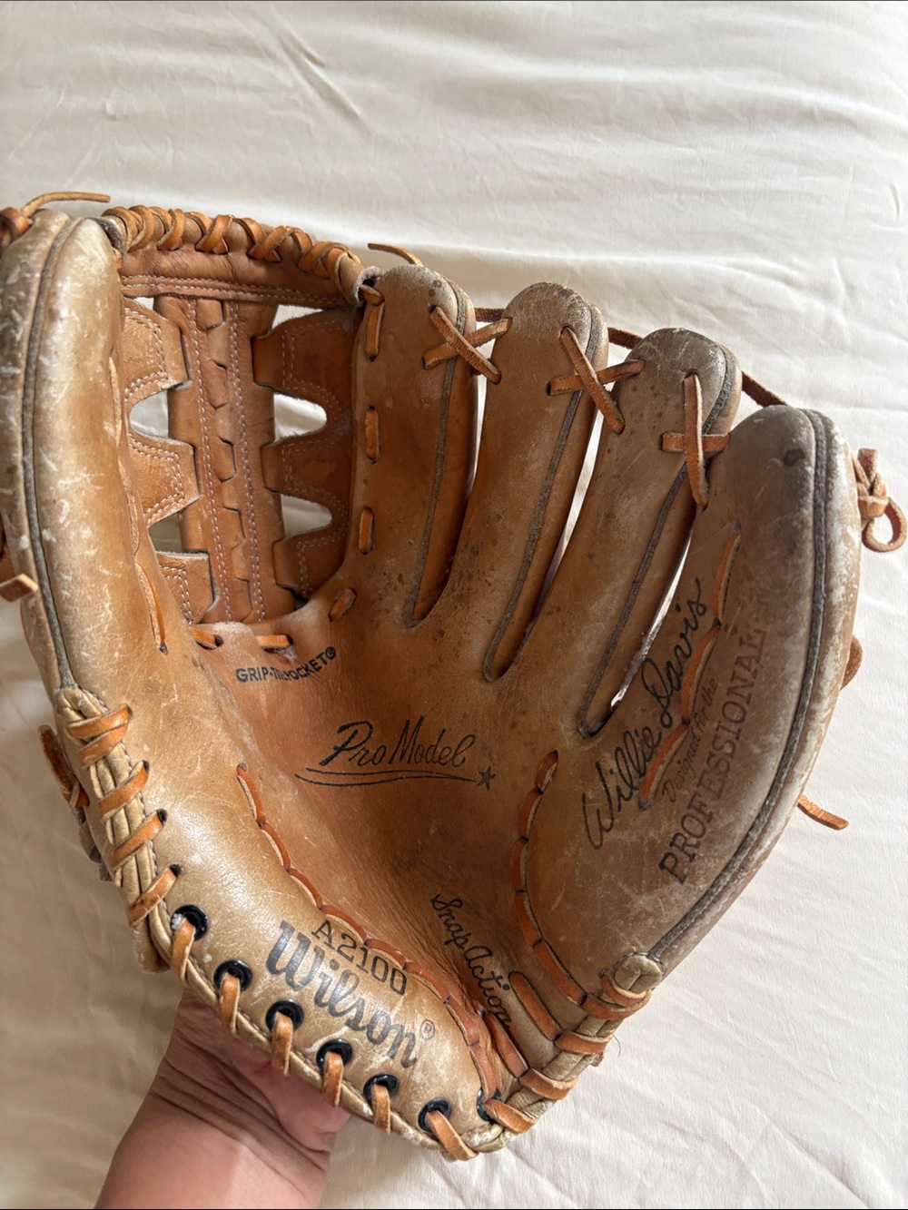 Wilson Men Baseball Vintage Leather Glove